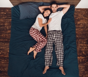 Что говорит о наших отношениях те позы, в которых мы спим