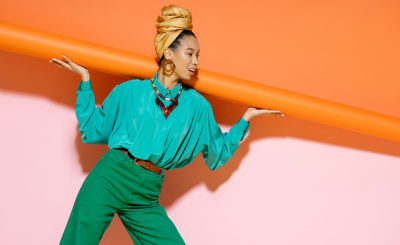 Тренды в 2025 году: яркие цвета, броши и цепочки