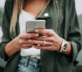 Новый цифровой этикет: как технологии изменили наши правила общения