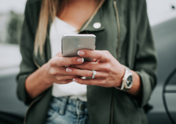 Новый цифровой этикет: как технологии изменили наши правила общения